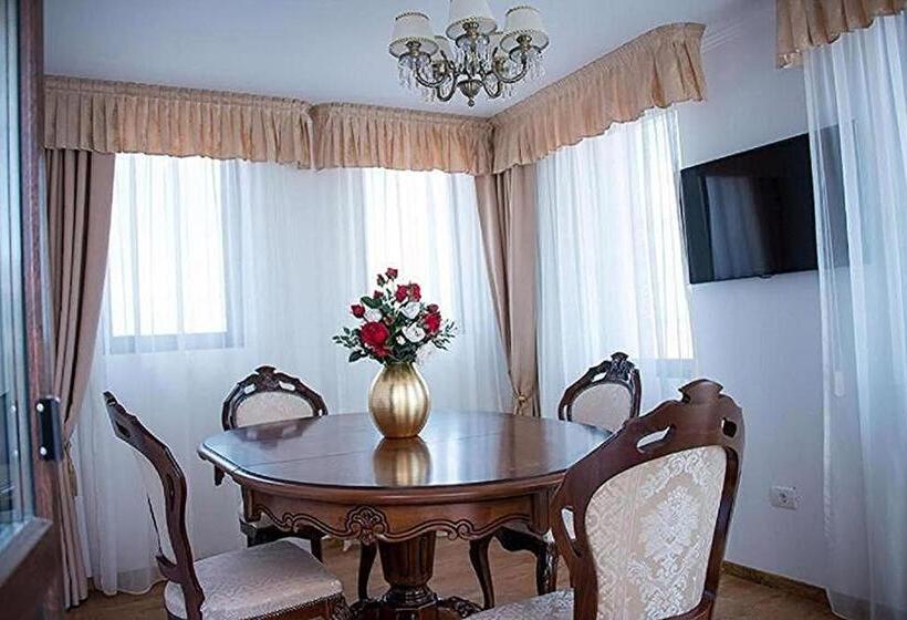 سوییت, Astoria Grand