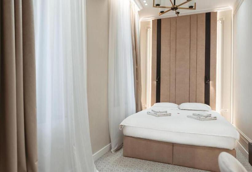 اتاق لوکس با بالکن, Astoria Grand