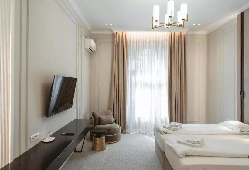 اتاق لوکس با بالکن, Astoria Grand