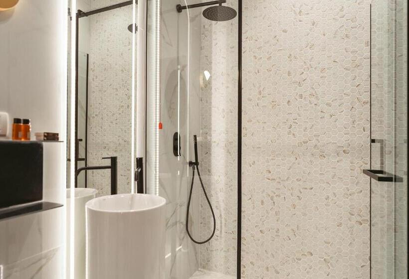 اتاق لوکس با بالکن, Astoria Grand