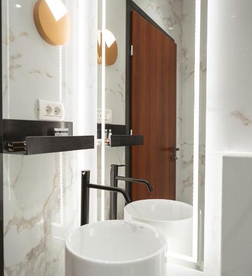 اتاق لوکس با بالکن, Astoria Grand