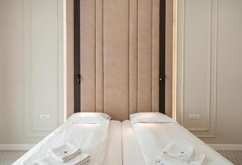 اتاق سوپریور با تخت بزرگ, Astoria Grand