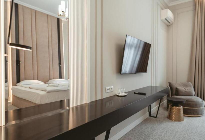 디럭스 룸 킹사이즈 침대, Astoria Grand
