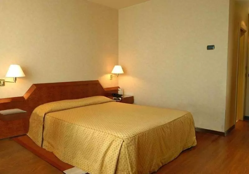 اتاق کلاسیک سه تخته, Grand Hotel San Marino