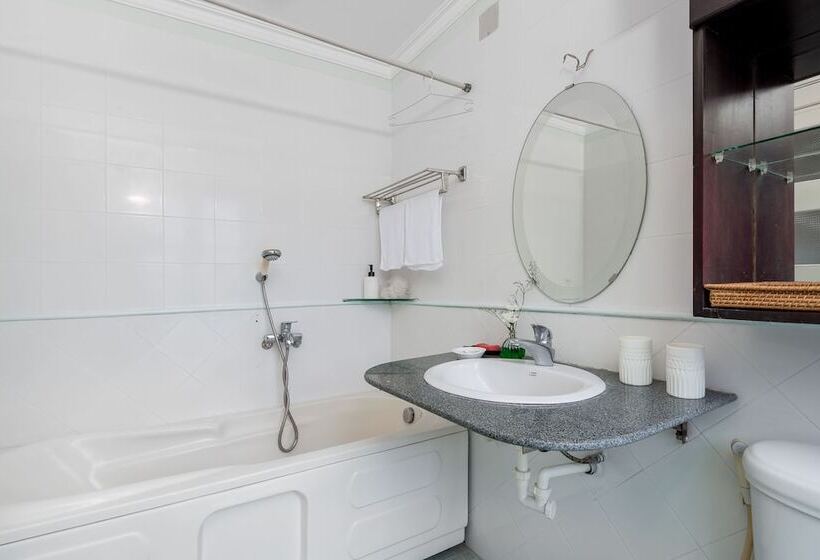 اتاق خانوادگی, Little Pig Home   Hostel