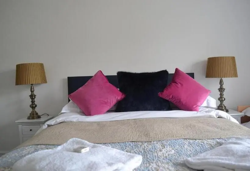 キングサイズベッドのスタンダードルーム, The Nags Head Room Only Accommodation