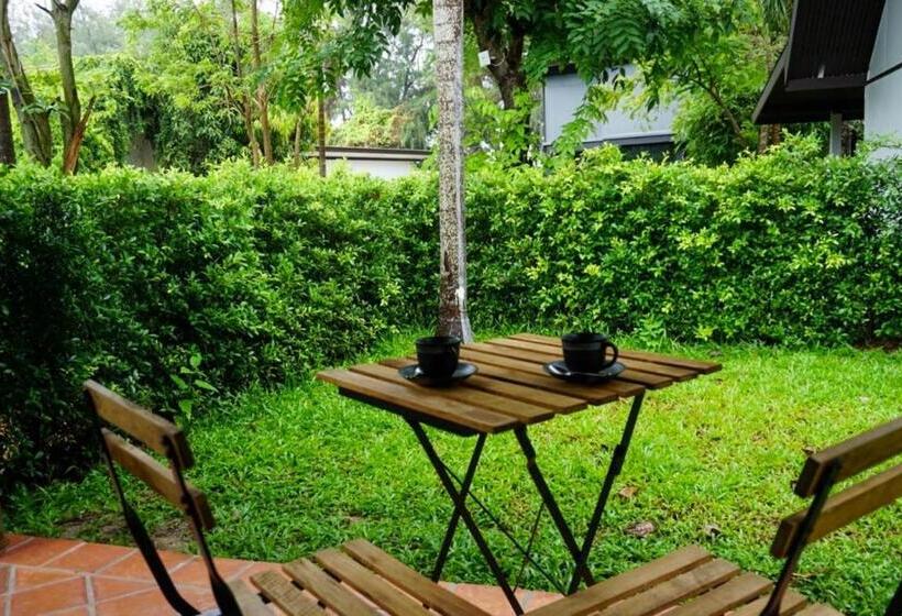 اتاق لوکس با تخت بزرگ, Banyan Resort@rayong