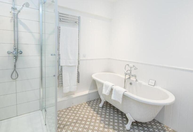 디럭스 룸 킹사이즈 침대, Bridport Arms