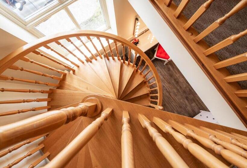 스탠다드 스튜디오, Bridport Arms