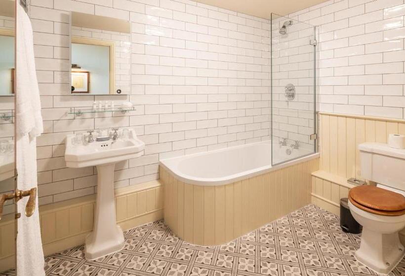 스탠다드 스튜디오, Bridport Arms