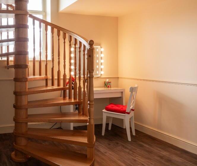 스탠다드 스튜디오, Bridport Arms