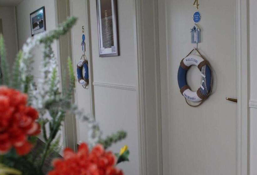 스탠다드 스튜디오, Bridport Arms