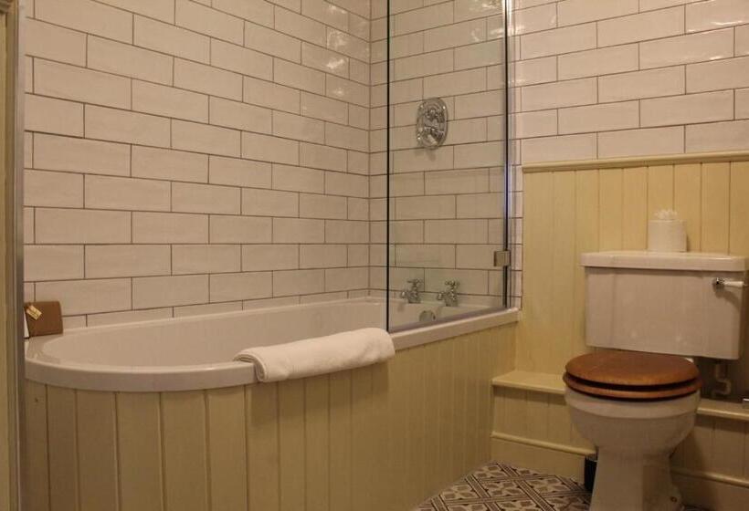 스탠다드 스튜디오, Bridport Arms