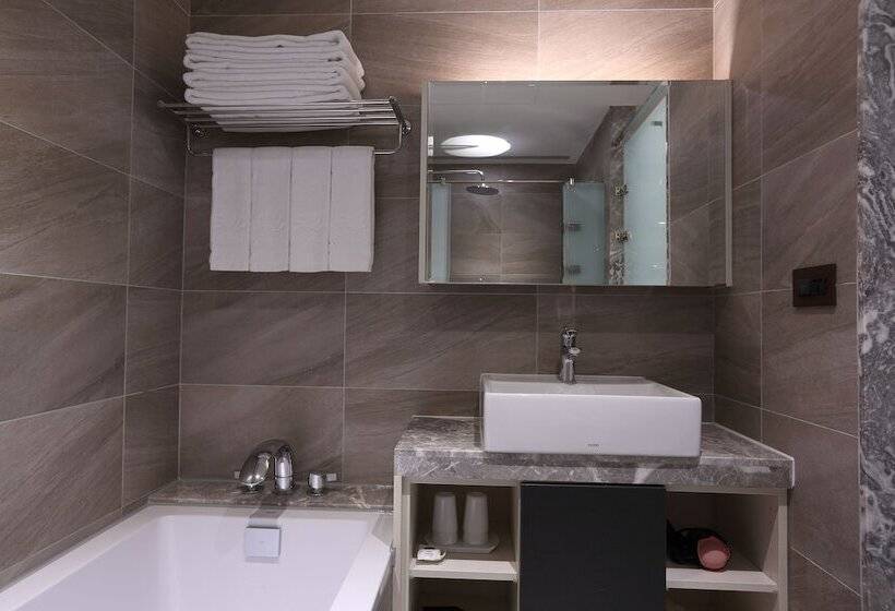 اتاق خانوادگی, Full Kind