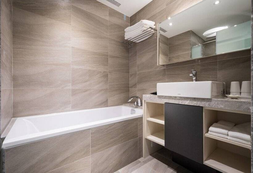 اتاق خانوادگی, Full Kind