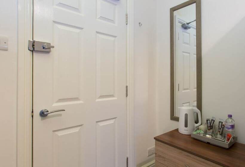 חדר סטנדרד יחיד חדר אמבטיה משותף, Townhouse @ West Avenue Crewe