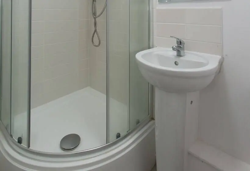 バス共有のスタンダードルーム, Townhouse @ West Avenue Crewe