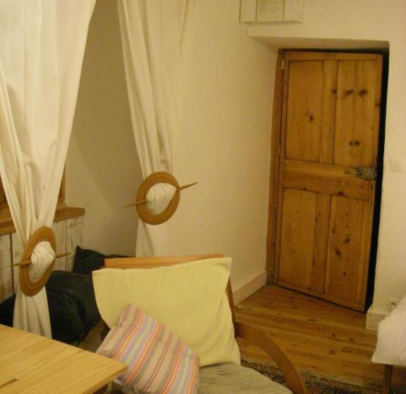 패밀리 룸, La Maison Bleue