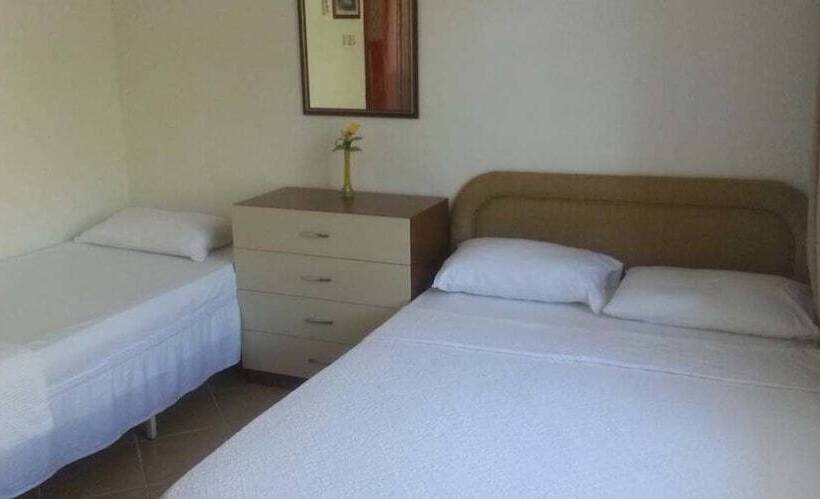 חדר סטנדרט לשלושה עם מרפסת, Anabella Pansiyon