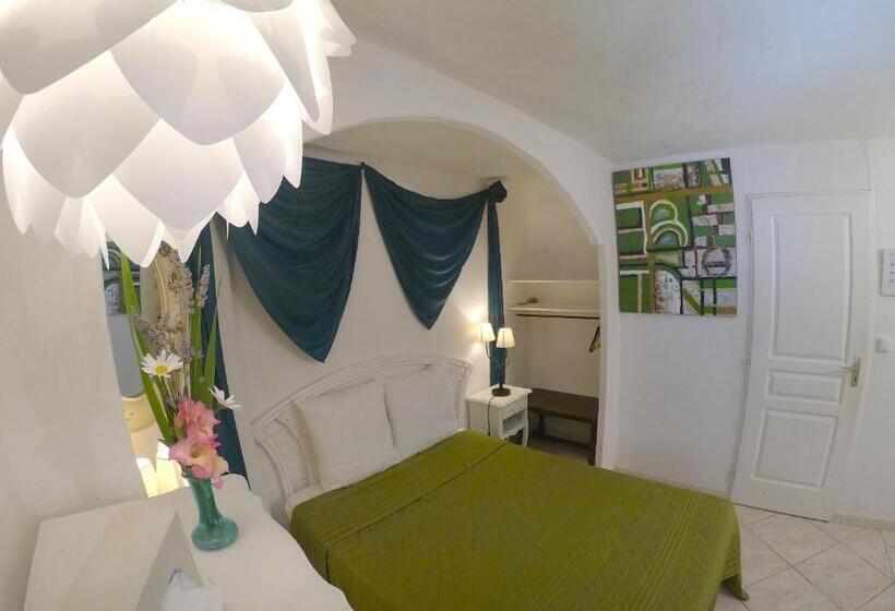 غرفة قياسية مطلّة علي حمام السباحة, Maison D Hôtes Le Beauséjour