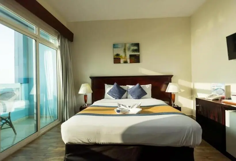 اتاق لوکس با بالکن و چشم‌انداز دریا, Mermaid Beach Hotel Llc