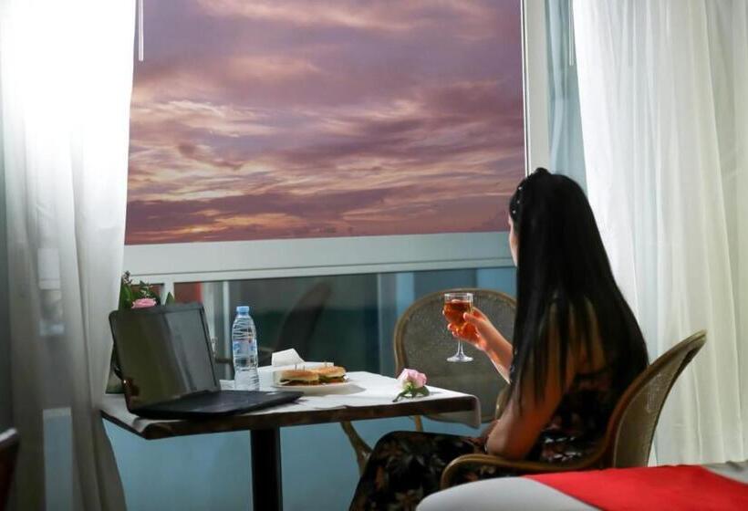 디럭스 테라스 룸 바다 전망, Mermaid Beach Hotel Llc