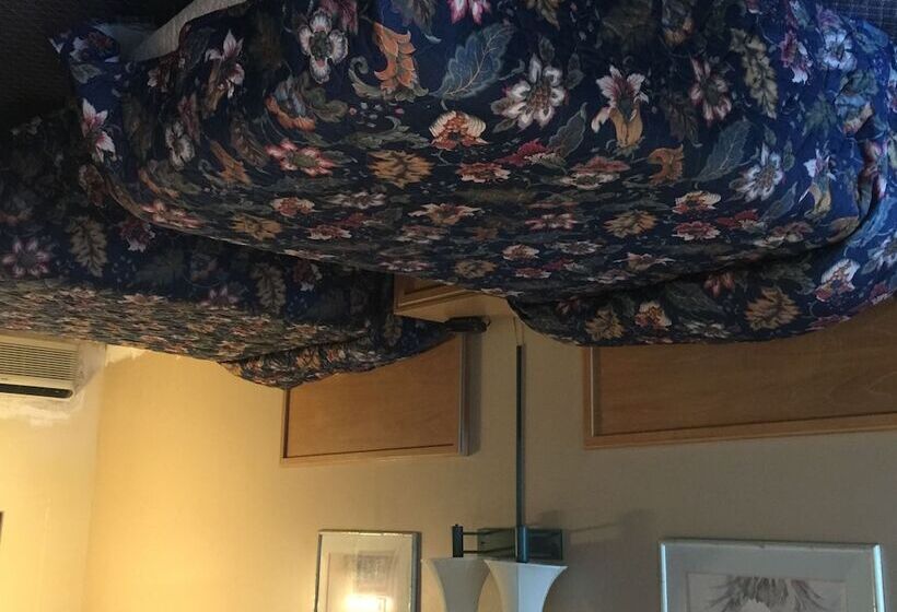 غرفه قياسيه سريرين مزدوجين, Ashland Inn