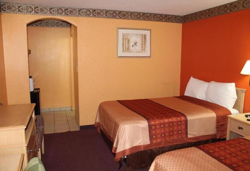 غرفه قياسيه سريرين مزدوجين, Hutchinson Inn