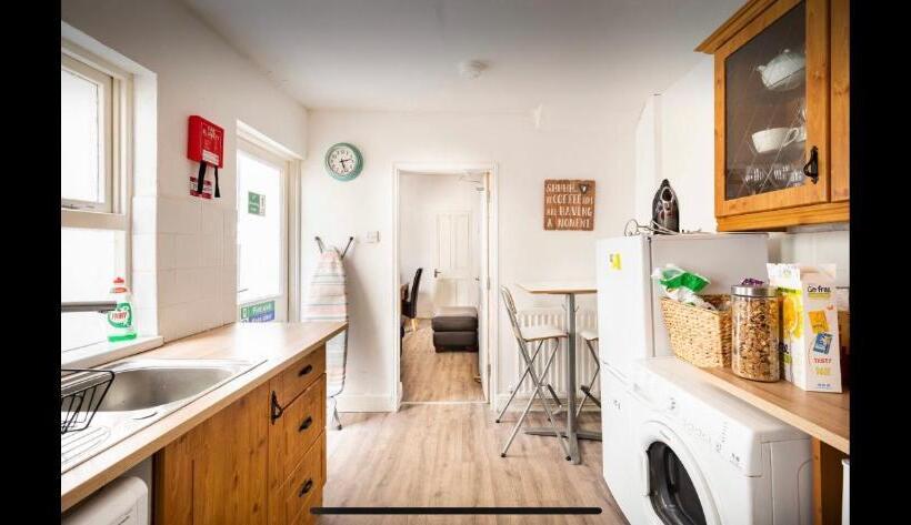 اتاق استاندارد با سرویس بهداشتی مشترک, Eurovilla