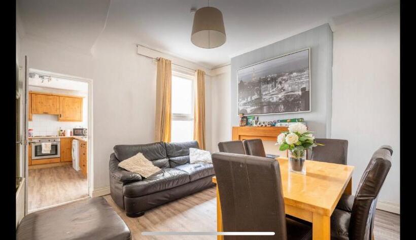 اتاق استاندارد با سرویس بهداشتی مشترک, Eurovilla