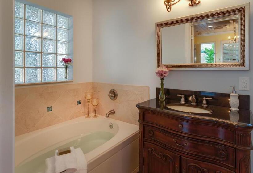 غرفة سوبيريور سرير كينج, Seaglass Inn Bed And Breakfast