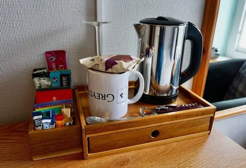 Standard Yhden Hengen Huone, Greystoke House