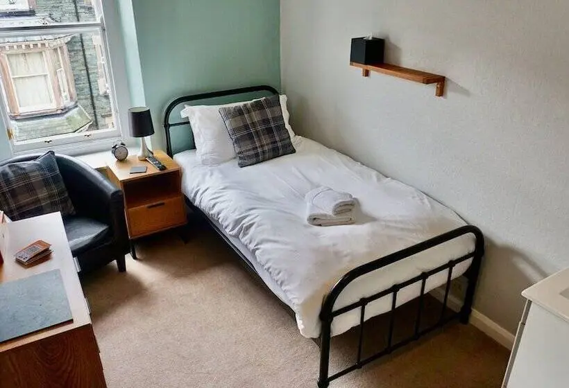 Standard Yhden Hengen Huone, Greystoke House