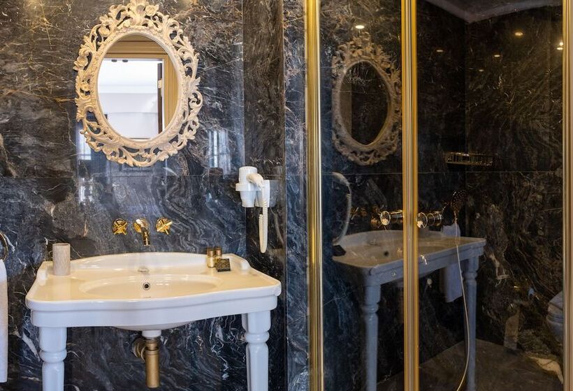 اتاق لوکس سه تخته, Elit Otel Bozcaada