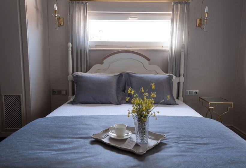 اتاق لوکس سه تخته, Elit Otel Bozcaada