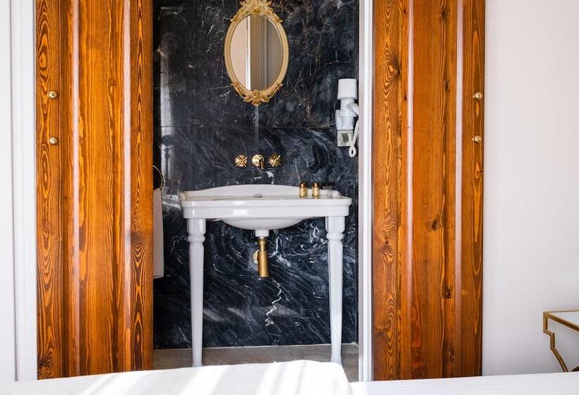 اتاق لوکس با بالکن, Elit Otel Bozcaada