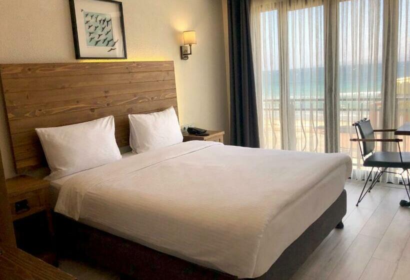 Номер Стандарт Вид на Море, 8 Rooms