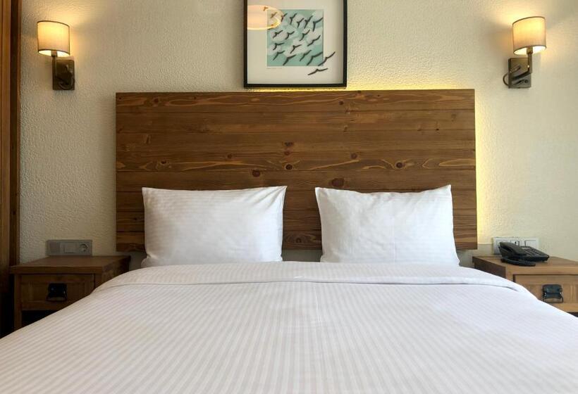 Номер Стандарт Вид на Море, 8 Rooms