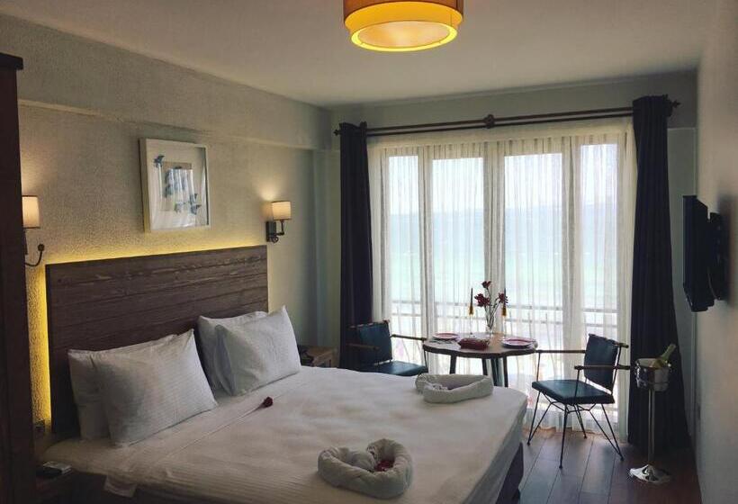 Номер Стандарт Вид на Море, 8 Rooms