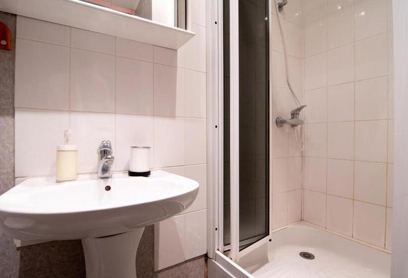 标准三人间, De La Plage