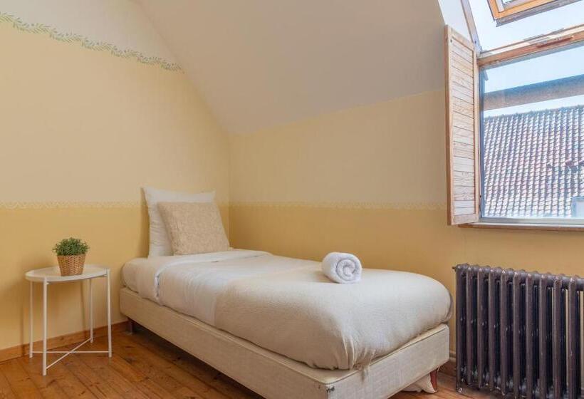 标准三人间, De La Plage