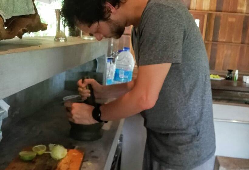 اتاق سوپریور با چشمانداز باغ, Middle Path Retreat