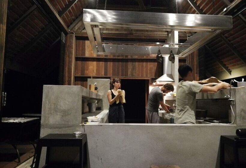 اتاق سوپریور با چشمانداز باغ, Middle Path Retreat