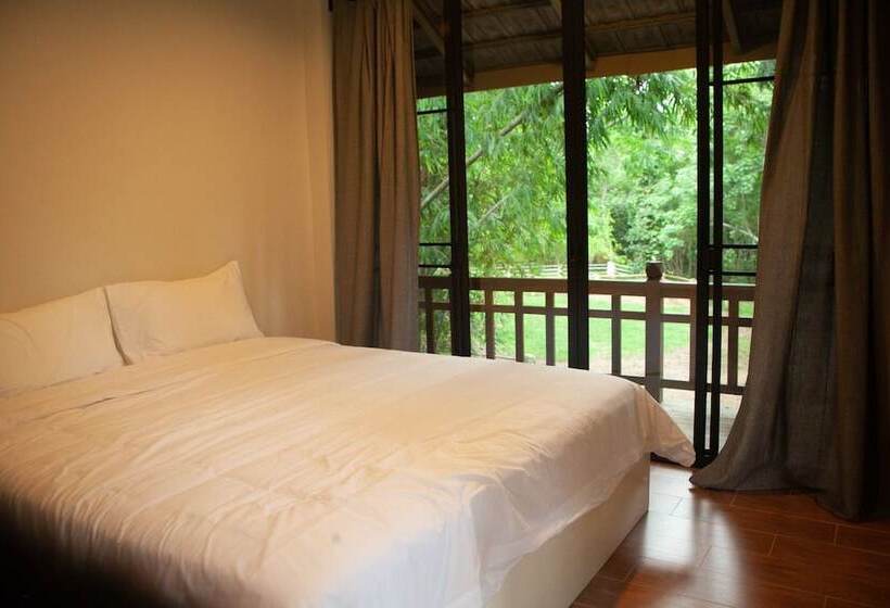 اتاق سوپریور با چشمانداز باغ, Middle Path Retreat