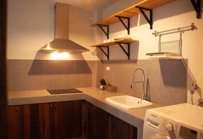 اتاق سوپریور با چشمانداز باغ, Middle Path Retreat