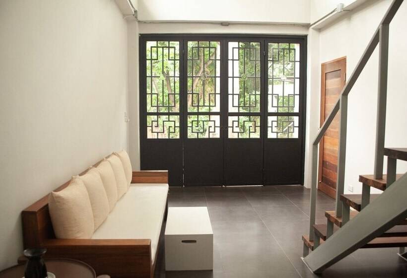 اتاق سوپریور با چشمانداز باغ, Middle Path Retreat