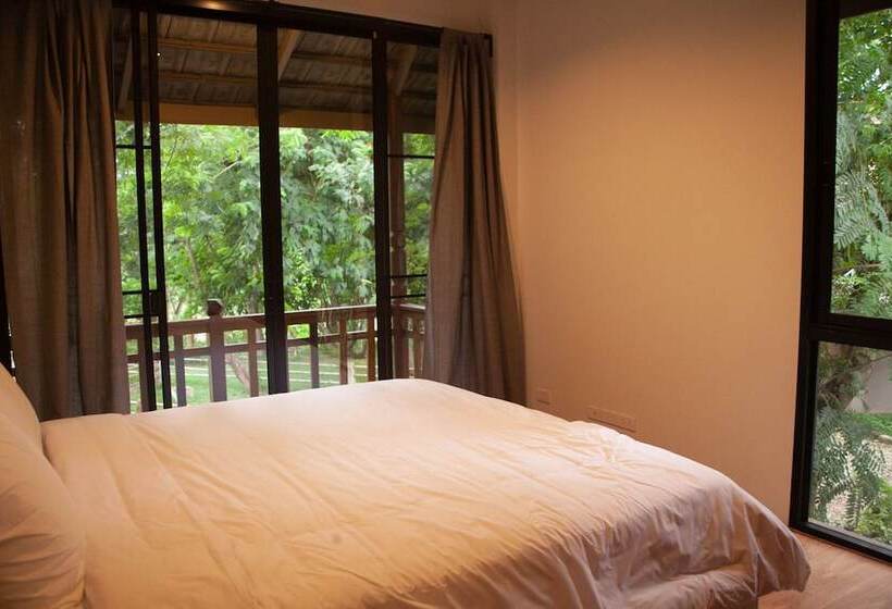 اتاق سوپریور با چشمانداز باغ, Middle Path Retreat