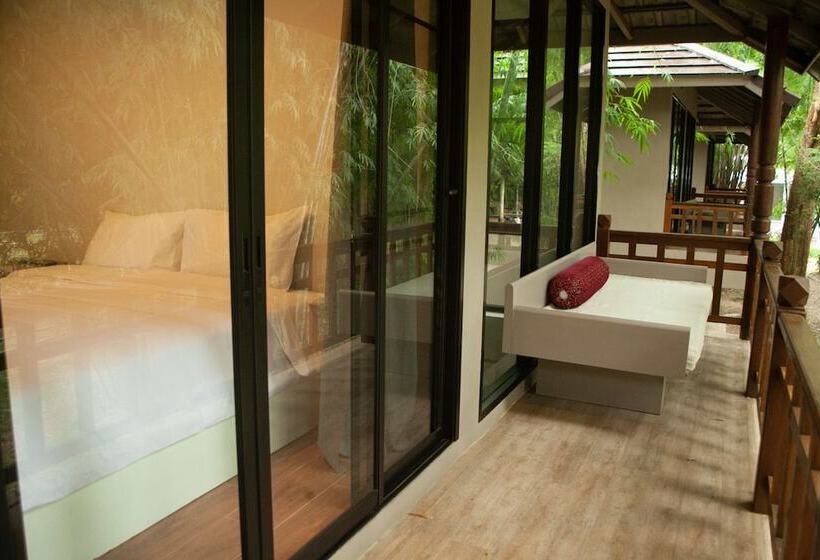 اتاق سوپریور با چشمانداز باغ, Middle Path Retreat