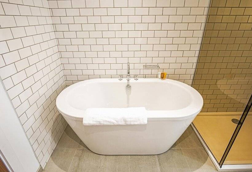 سوییت اجرایی, Sandman Signature Aberdeen Hotel & Spa