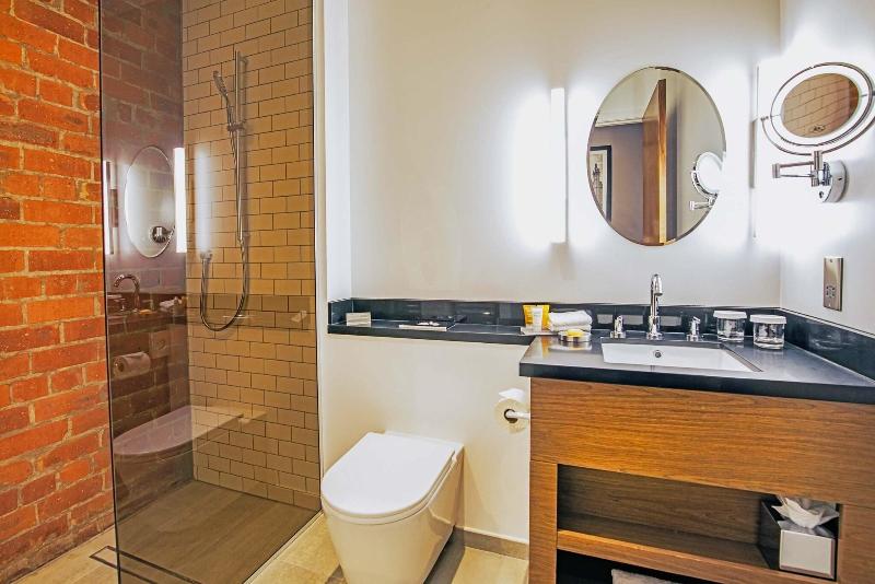 اتاق استاندارد با تخت بزرگ, Sandman Signature Aberdeen Hotel & Spa
